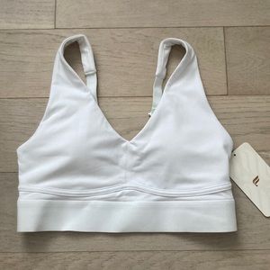 Fabletics Size Medium Racerback Sports Bra White Convertible All Day Every Day